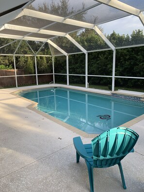 Utomhuspool och uppvärmd pool