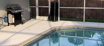 Hiljainen, kodikas, bungalow uima-altaalla. Lähellä Venetsian rantaa ja Lämpimiä mineraalilähteitä