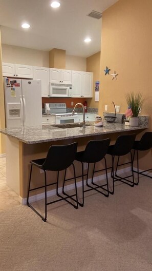 Microwave, oven, stovetop, dishwasher - Quiet, Cozy, Bungalow with a Pool. Near Venice Beach and Warm Mineral Springs (North Port)