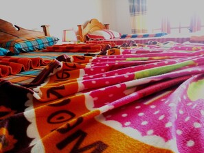 Individually decorated, individually furnished, desk, free WiFi - The Kanro Ella (Ella)