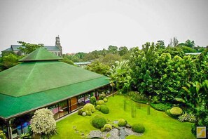 المنطقة المحيطة بالمنشأة