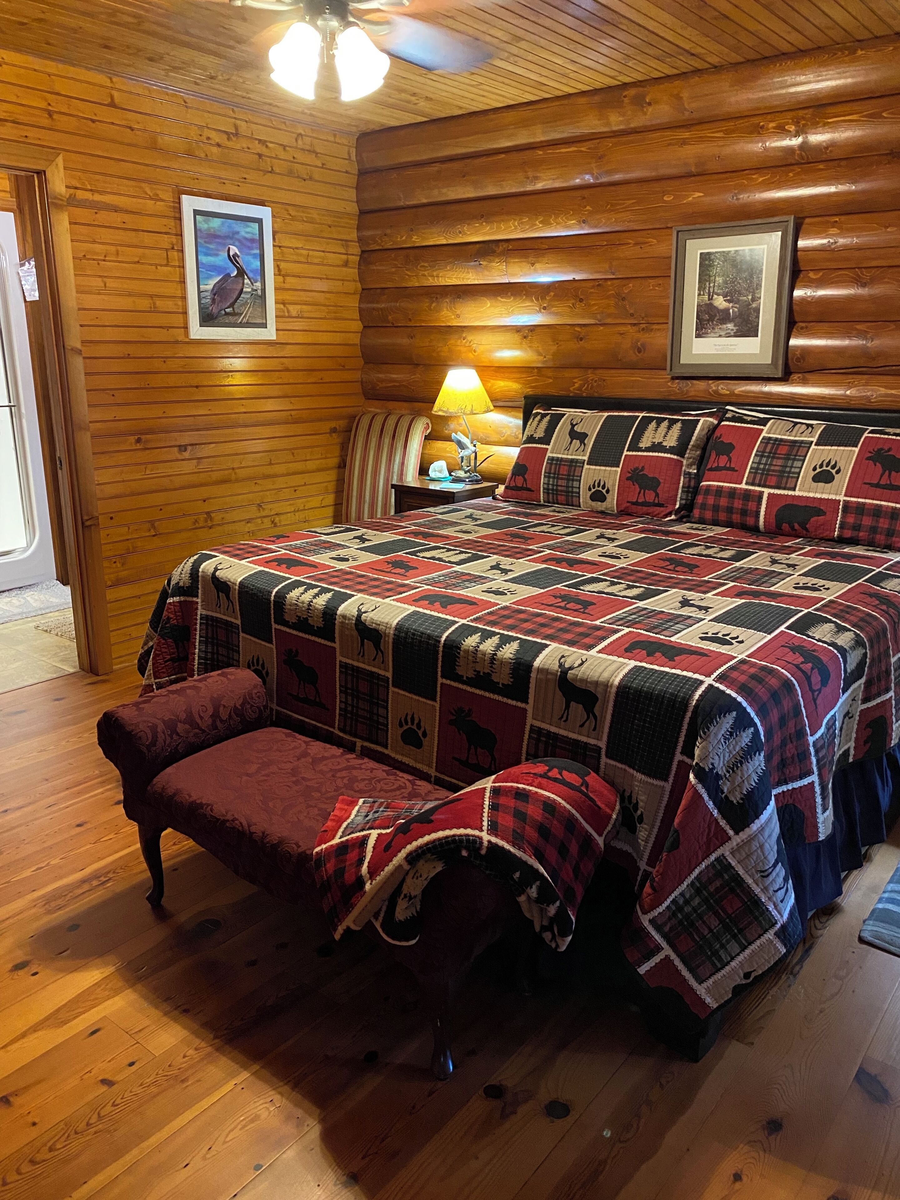 Log Home near Cypress Bend. Boat House, Fire Pit, Upscale 