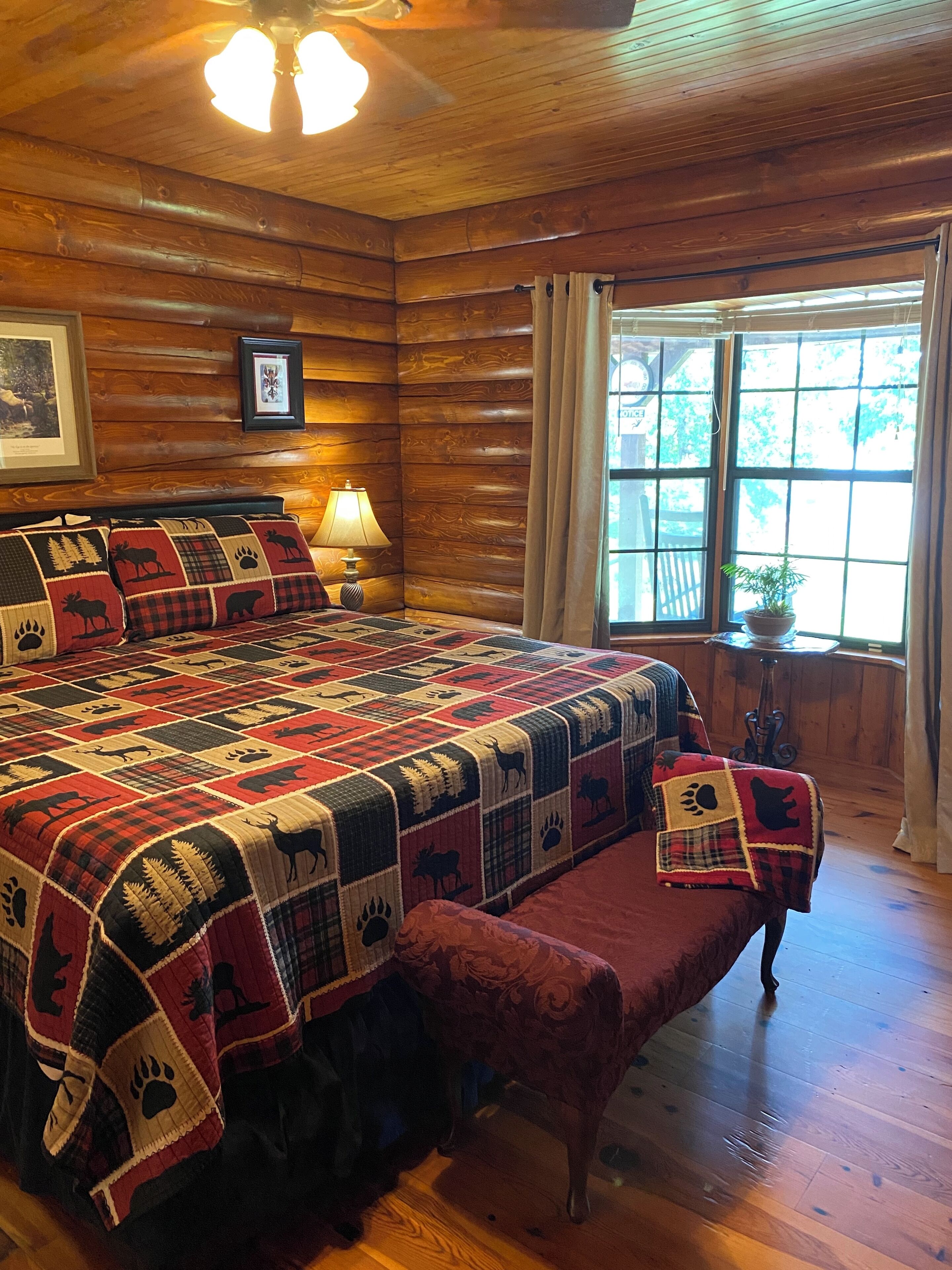 Log Home near Cypress Bend. Boat House, Fire Pit, Upscale 