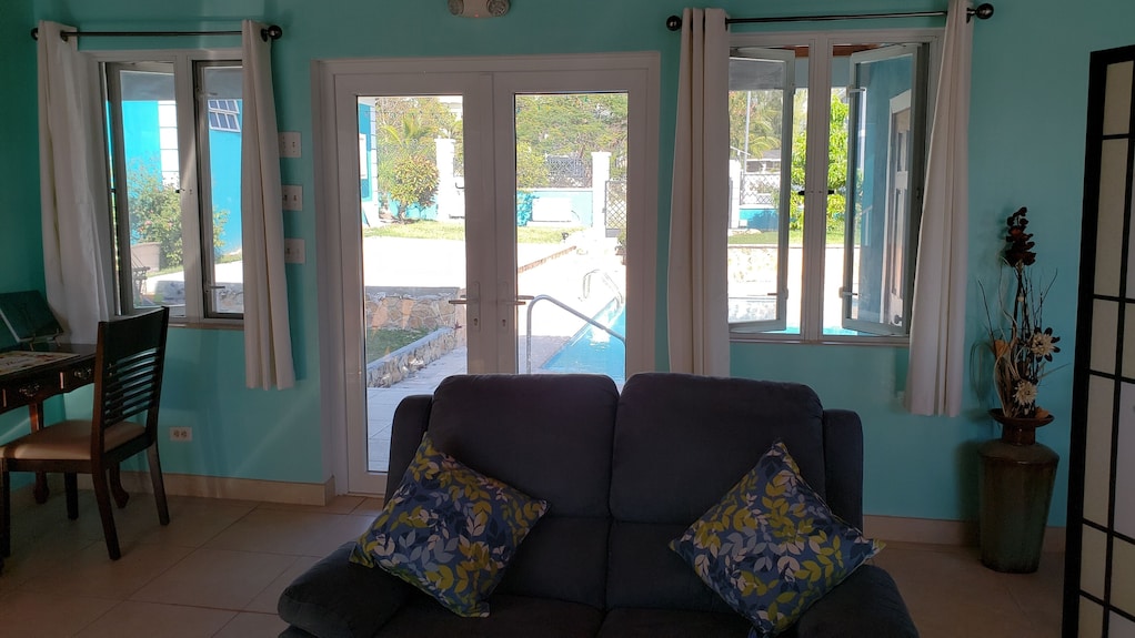 Rolleaway Peek Guesthouse - Nassau