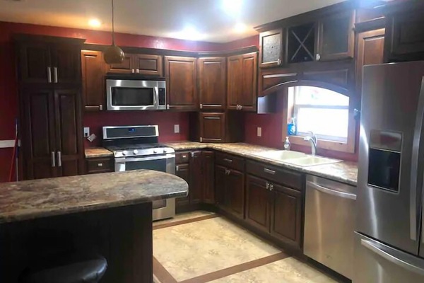 House | Blackout drapes, free WiFi, bed sheets