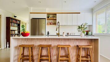 Coffee/tea maker, fridge, microwave, oven