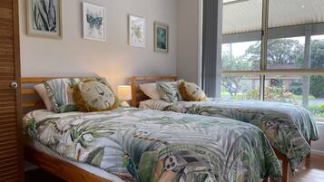 4 bedrooms, Egyptian cotton sheets, iron/ironing board, free WiFi