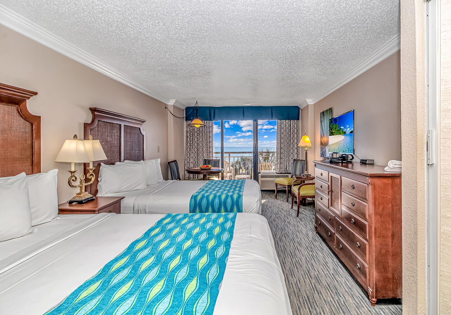 Oceanfront Studio Next to The Skywheel~ Holiday Pavilion Condominium Tower, Unit 405