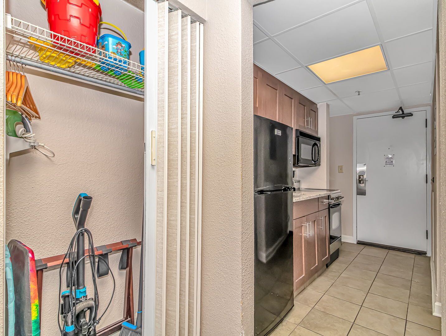 Oceanfront Studio Next to The Skywheel~ Holiday Pavilion Condominium Tower, Unit 405