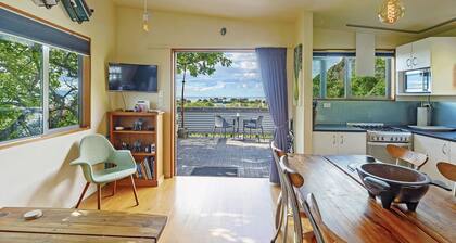 The Lookout - Lovely home with views over the city to the beautiful Tasman Bay!