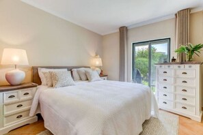 2 bedrooms, in-room safe, iron/ironing board, free WiFi