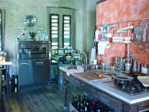 Fridge, microwave, oven, coffee/tea maker