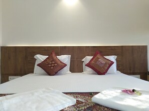 Deluxe Double Room | Individually decorated, individually furnished, soundproofing - Aapni Haveli (Jaisalmer)