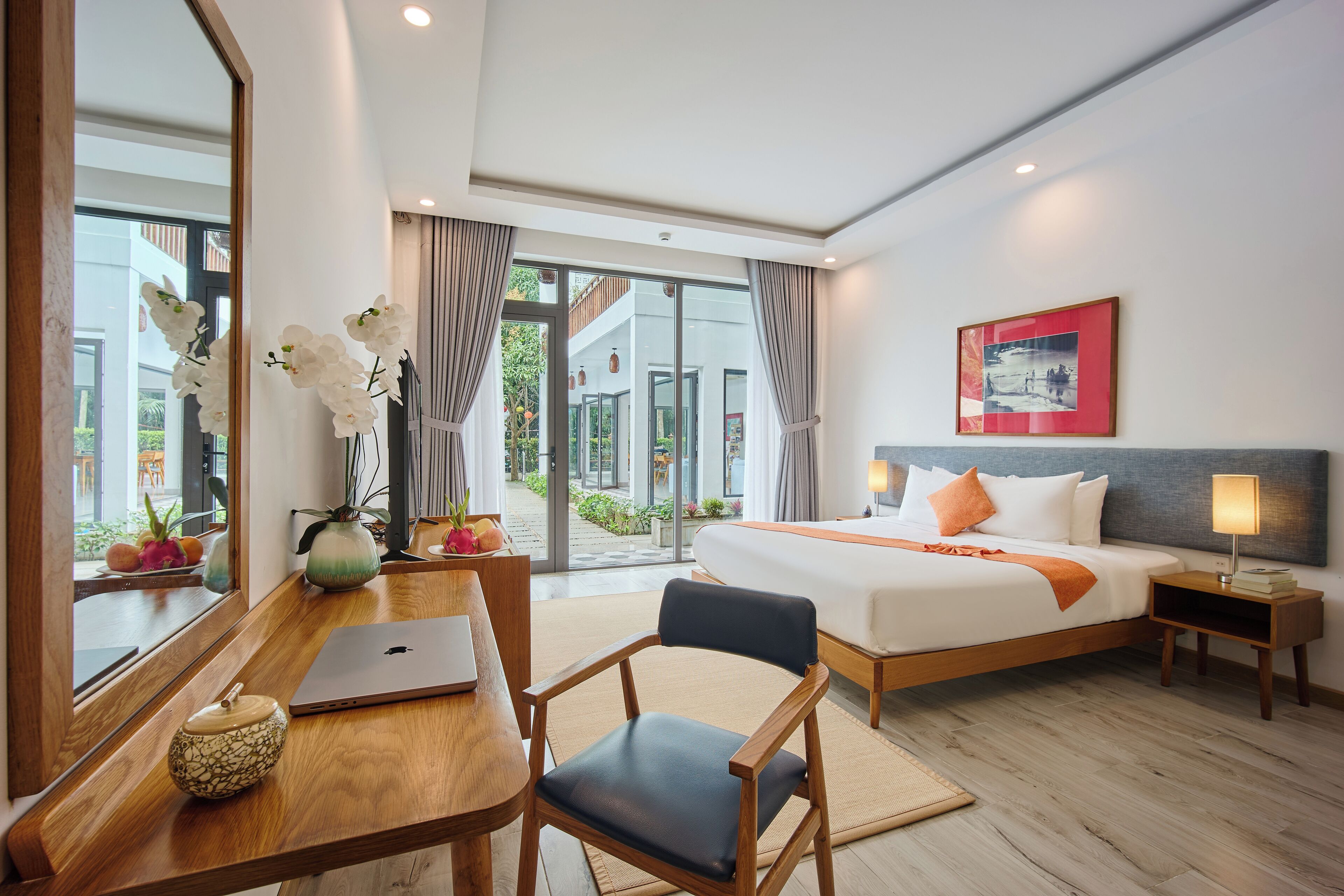 Phòng Deluxe, 1 giường cỡ king, quang cảnh vườn | Bộ đồ giường cao cấp, chăn bông, nệm cao su hoạt tính (memory foam) 
