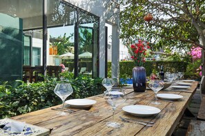 تناول الطعام بالخارج