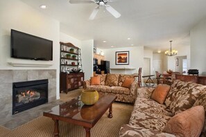 Fernseher, Kamin, DVD-Player, Tischtennisplatte