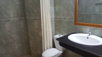 Superior Room | Bathroom | Shower, rainfall showerhead, free toiletries, bathrobes