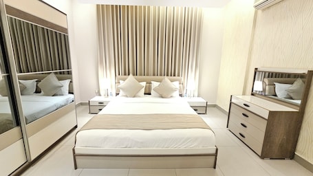 皇家客房 | 办公桌、遮光窗帘、隔音、熨斗/熨板