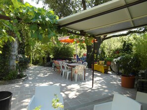 تناول الطعام بالخارج