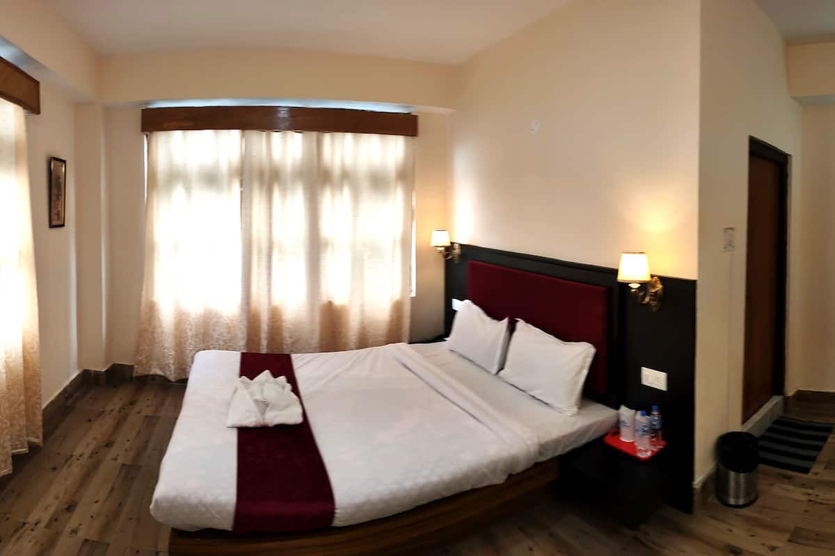 Standard Double Room | Soundproofing, WiFi (free)