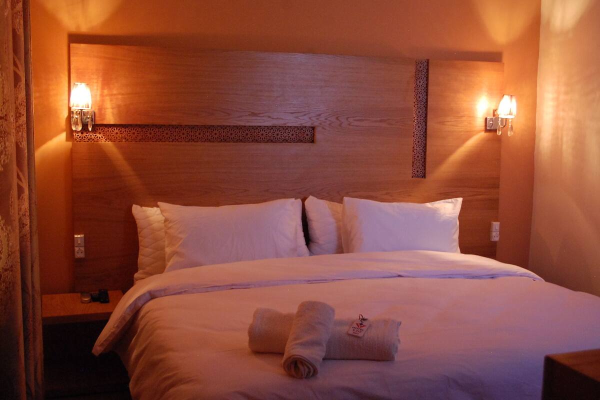 Double or Twin Room | Desk, laptop workspace, blackout curtains, iron/ironing board