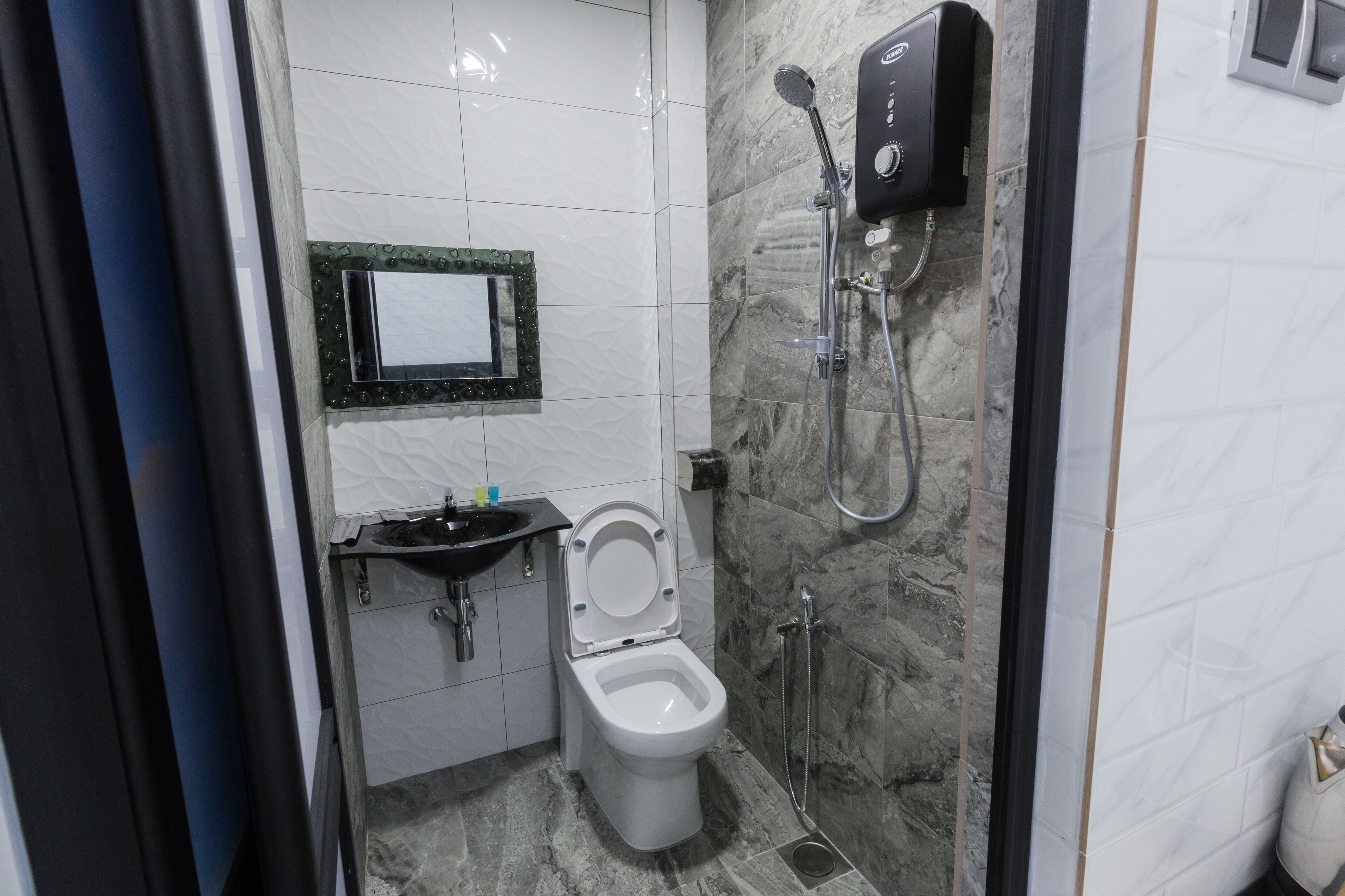 ห้องดีลักซ์สำหรับสี่ท่าน | ห้องน้ำ | ฝักบัว, ไดร์เป่าผม, รองเท้าสวมภายในห้อง, ผ้าเช็ดตัว