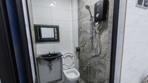 A bathroom with a toilet, sink, and shower. - Lee Luxury Home USM Penang (George Town)