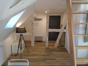 Interior - THE NEW STANDARD PROX BALE WORKSHOP / LOFT (Habsheim)