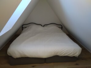 2 bedrooms, iron/ironing board, WiFi, bed sheets - THE NEW STANDARD PROX BALE WORKSHOP / LOFT (Habsheim)