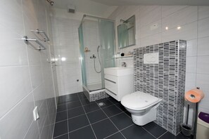 Shower, hair dryer, soap, shampoo - Luxury apartment in the center of the town. (Split)