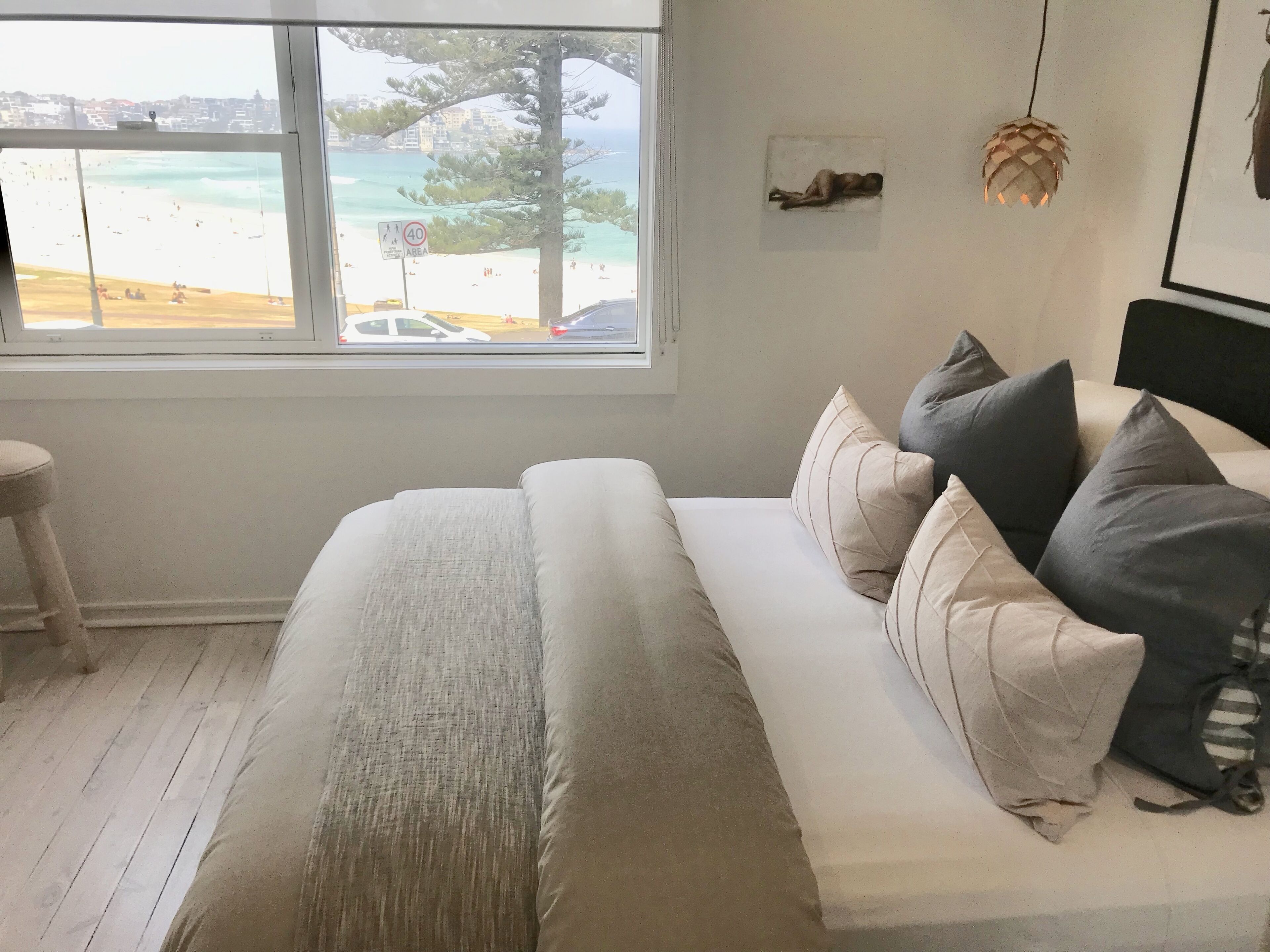 D'Luxe Designer Den Bondi- Ocean view apartment