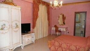 خزنة داخل الغرفة وواي فاي مجانًا وتسهيلات لدخول الكراسي المتحركة