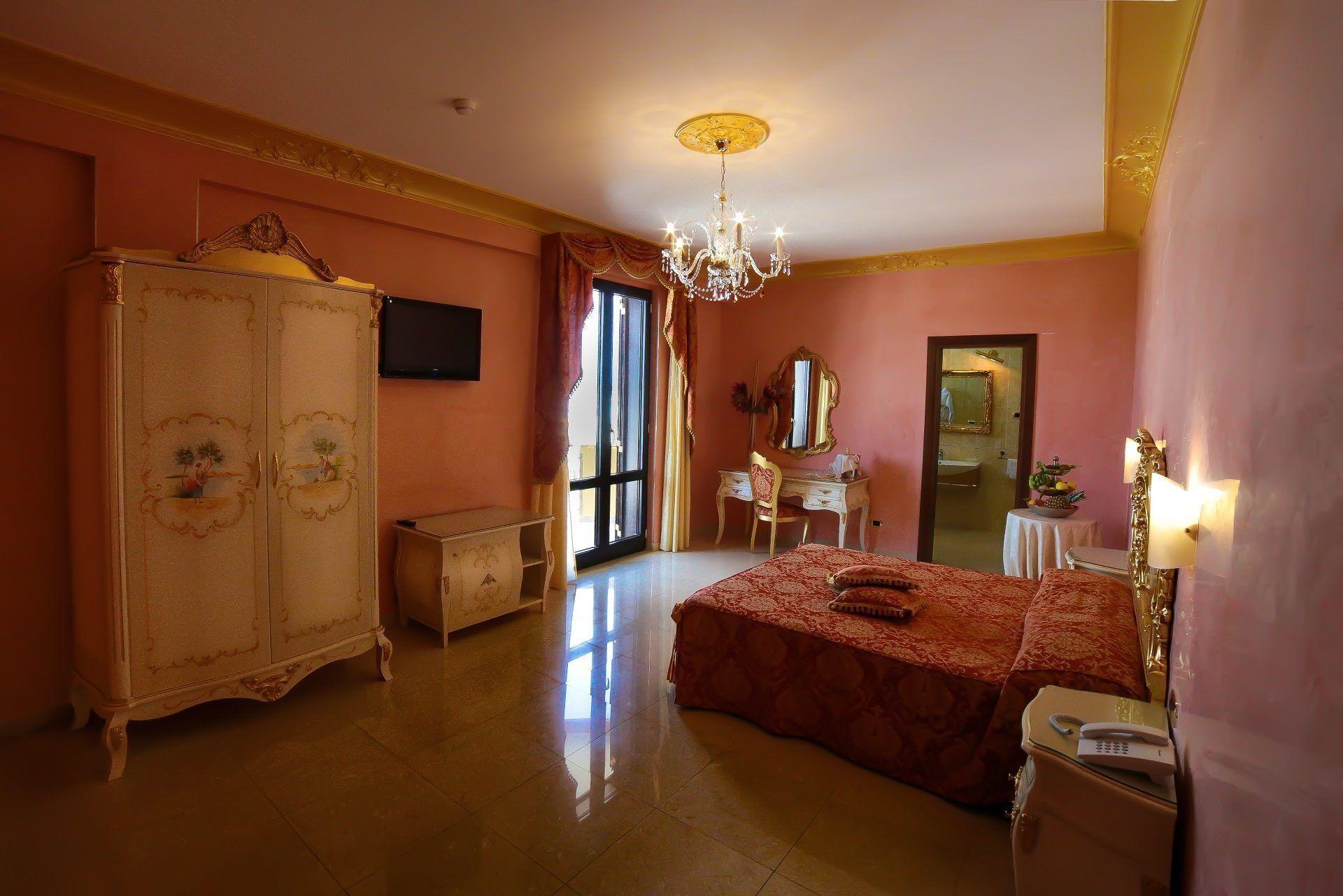 Phòng đôi, bồn tắm thủy lực | Két bảo mật tại phòng, truy cập Internet không dây miễn phí 