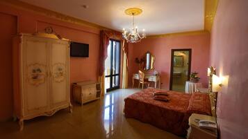 Double Room, Jetted Tub | In-room safe, free WiFi, wheelchair access