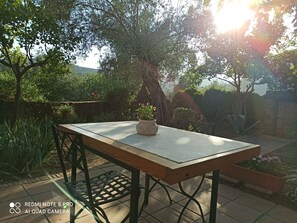 تناول الطعام بالخارج