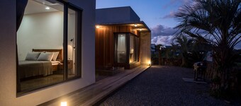 This is a modern design space, and you can enjoy outdoor bath facilities