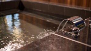 A bathroom with a modern faucet and a reflective surface. - This is a modern design space, and you can enjoy outdoor bath facilities (jeju)