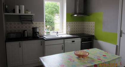 Maison pierre tout confort avec grand jardin -Vue mer- Plage du Pont-3 Chambres