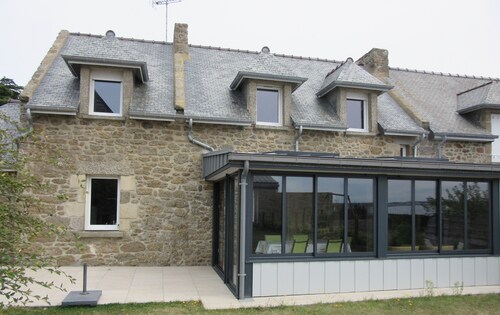 Comfortable stone house with large garden -Sea view- Plage du Pont-3 Bedrooms