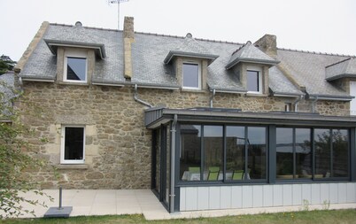 Comfortable stone house with large garden -Sea view- Plage du Pont-3 Bedrooms