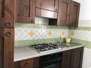 Micro-ondes, cafetière/bouilloire