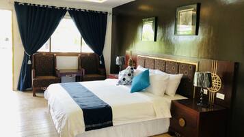 Blackout drapes, soundproofing, iron/ironing board, free WiFi