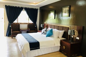 Quarto luxo, 1 cama King | Cortinas blackout, quartos à prova de som, ferros/tábuas de passar roupa