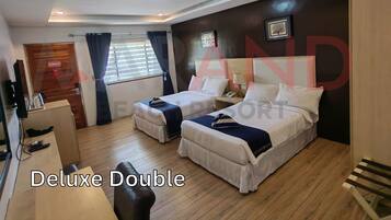 Deluxe-værelse med dobbeltseng eller 2 enkeltsenge - 2 dobbeltsenge | Mørklægningsgardiner, lydisolering, strygejern/strygebræt, gratis Wi-Fi