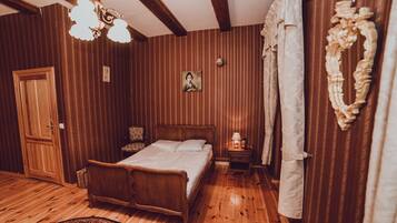 Double Room | 1 bedroom, iron/ironing board, cribs/infant beds, free WiFi