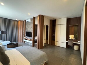 Four Bedroom Private Pool Family Villa - Beer Included | In-room safe, individually decorated, individually furnished, desk - Ratan Hotel Uluwatu (Pecatu)