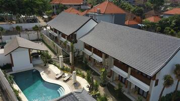 2 outdoor pools, pool umbrellas, pool loungers