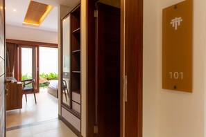 Deluxe Twin Garden View | In-room safe, individually decorated, individually furnished, desk - Ratan Hotel Uluwatu (Pecatu)