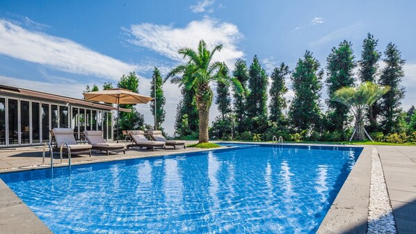 Seasonal outdoor pool