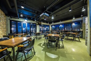 Free daily cooked-to-order breakfast 